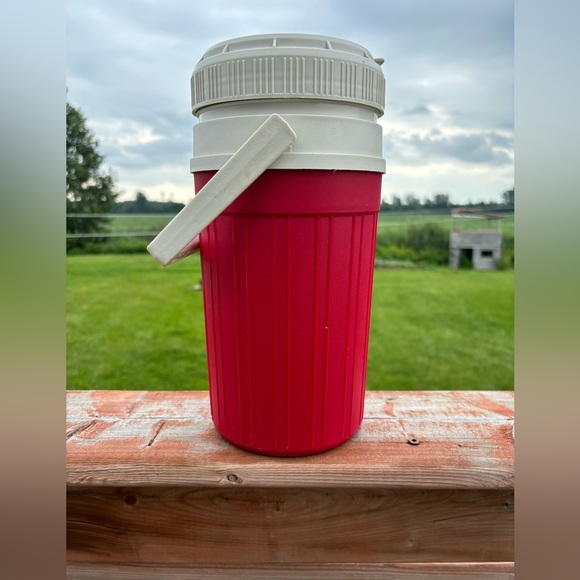 Vintage ! Thermos Igloo 1/2 Gallon Rouge et Blanc ! Excellente condition! - Picture 1 of 6